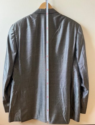 Traje de hombre plateado
