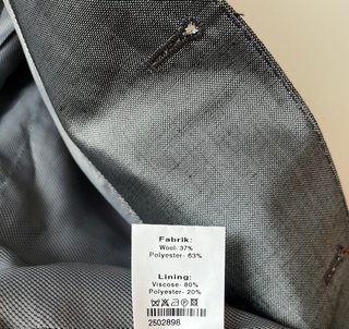 Traje de hombre plateado