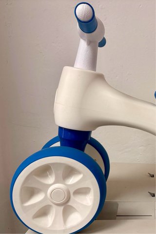 Bicicleta de equilibrio infantil azul sin pedalesn