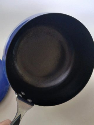 Padella/pentola vintage blu vegetali da collezione