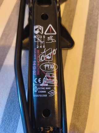 Gato Megane 2 /3 y tornillos