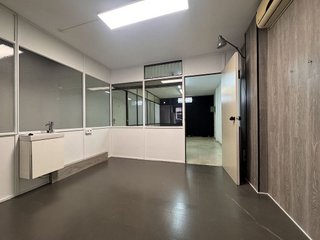Local comercial en alquiler en El Camp de l'Arpa del Clot en Barcelona