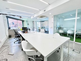 Oficina en alquiler en La Salut en Barcelona