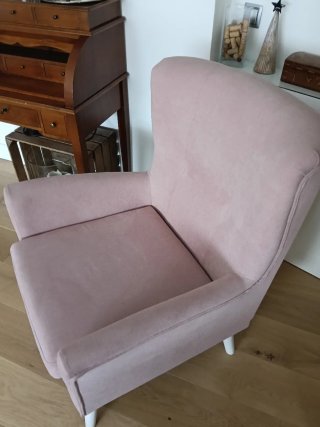 Butaca Banak Rosa Palo y Puff