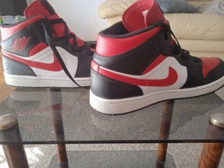 Zapatillas Jordan Hombre Negras y Rojas