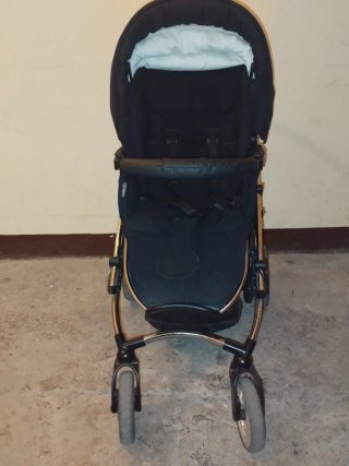 Carro de bebé negro
