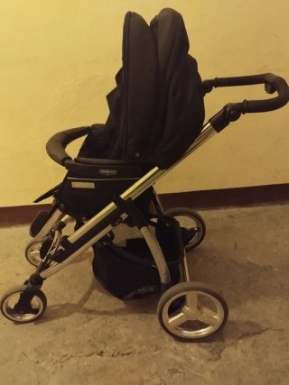 Carro de bebé negro