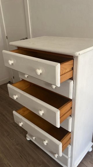 Cajonera de madera blanca