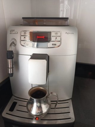 Cafetera automática Philips Saeco Intellia Plata