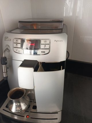 Cafetera automática Philips Saeco Intellia Plata