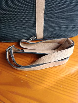 Neceser de viaje negro y beige