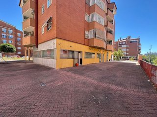 Local comercial en venta en Los Villares en Arganda del Rey
