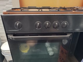 Cocina de gas con bombona de butano.