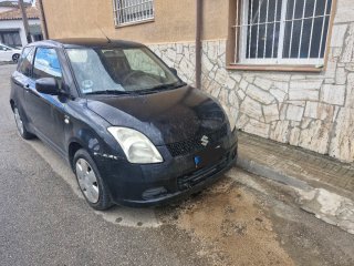 Suzuki Swift averiado