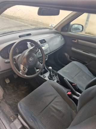 Suzuki Swift averiado
