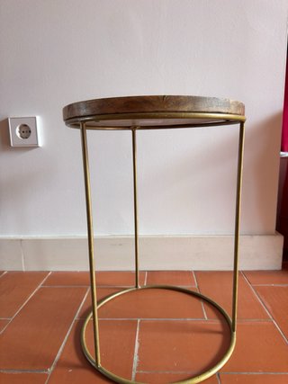 Mesita dorada redonda Maison Du Monde madera/metal