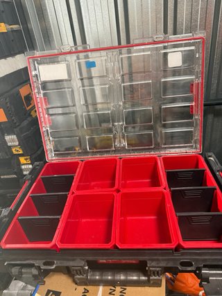 Carro con cajas para herramientas