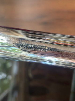 Mesa auxiliar vintage cristal y metal con ruedas