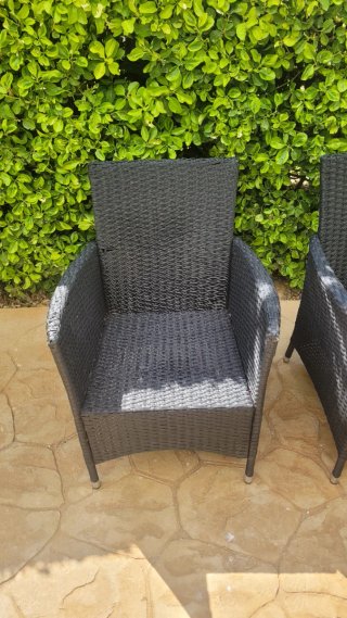 Juego de 2 sillas de mimbre negras