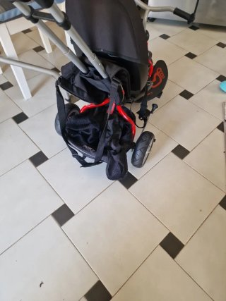 Triciclo Puky con manillar y asiento