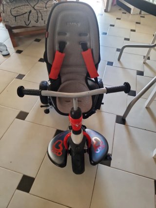 Triciclo Puky con manillar y asiento