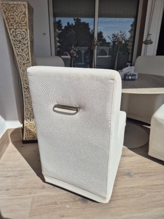 Mesa y 4 sillas con ruedas de jardín