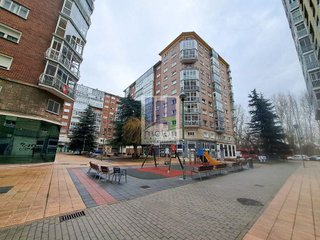 Piso en venta en Plaza España - Villa Pilar - Reyes Católicos - Vadillos en Burgos