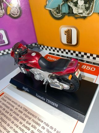 Maisto Yamaha TDM850 Réplica a Escala