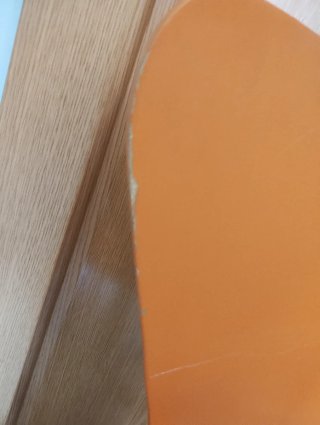 Silla de escritorio naranja con ruedas