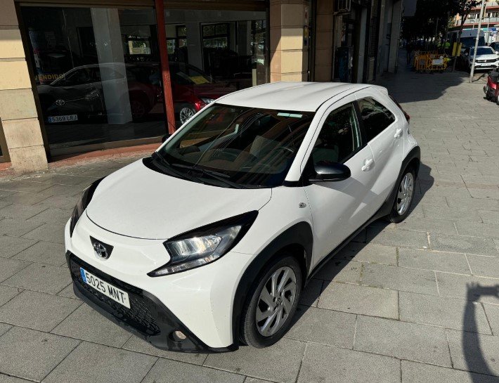 Toyota Aygo X Cross 1.0 Chic CVT 2024