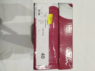 Zapatos de tacón negros, con un tacón de 8 cm
