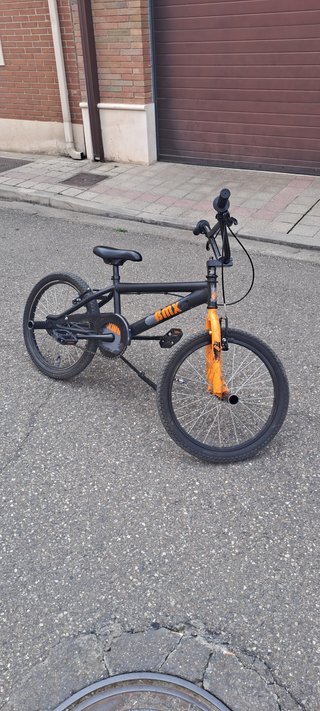 Bicicleta BMX Naranja y Negra