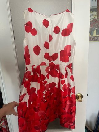 Vestido blanco y rojo estampado floral