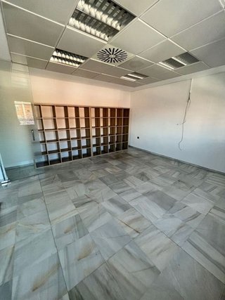 Oficina en alquiler en La Calzada en Sevilla