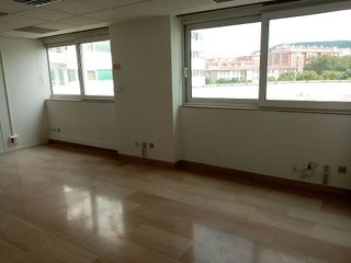 Oficina en alquiler en Ermitagaña - Mendebaldea en Pamplona