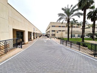 Oficina en alquiler en Poniente-Norte - Miralbaida - Parque Azahara en Córdoba
