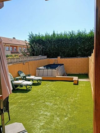 Casa adosada en venta en Villaquilambre