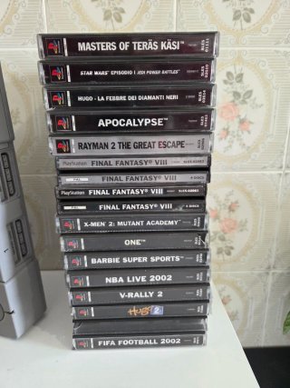 PlayStation + joystick + cavi + 15 giochi