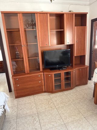 Mueble de salón madera y cristal