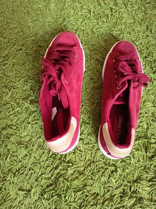 Deportivas bajas rojas y doradas talla 41