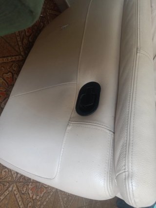 Sofá de piel beige