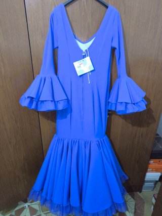 Traje de flamenca azul con bordados