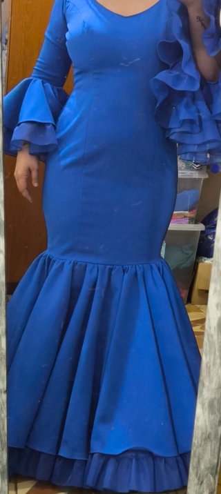 Traje de flamenca azul con bordados