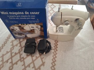 Mini Máquina de Coser Coats & Clark