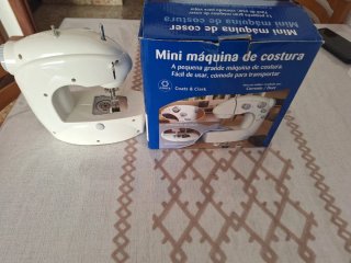 Mini Máquina de Coser Coats & Clark