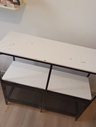 Mesa de almacenaje metálica y madera