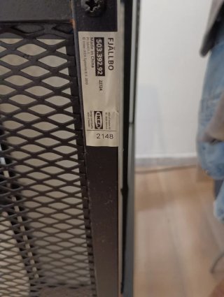 Mesa de almacenaje metálica y madera