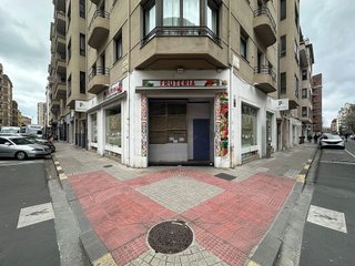 Local comercial en alquiler en Ensanche en Pamplona