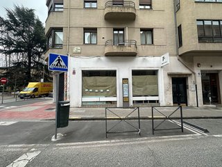 Local comercial en alquiler en Ensanche en Pamplona