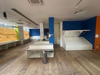 Local comercial en alquiler en Ensanche en Pamplona